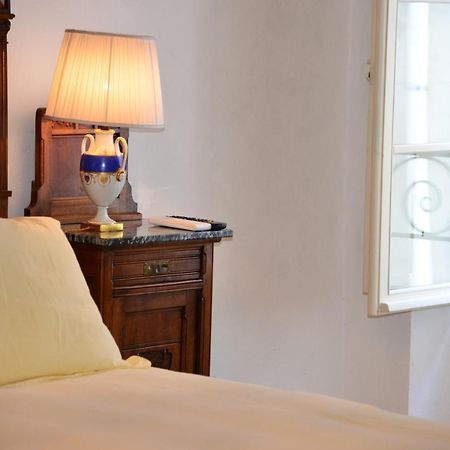 La Terrazza Di Vico Olivi B&B Вентимилья Экстерьер фото